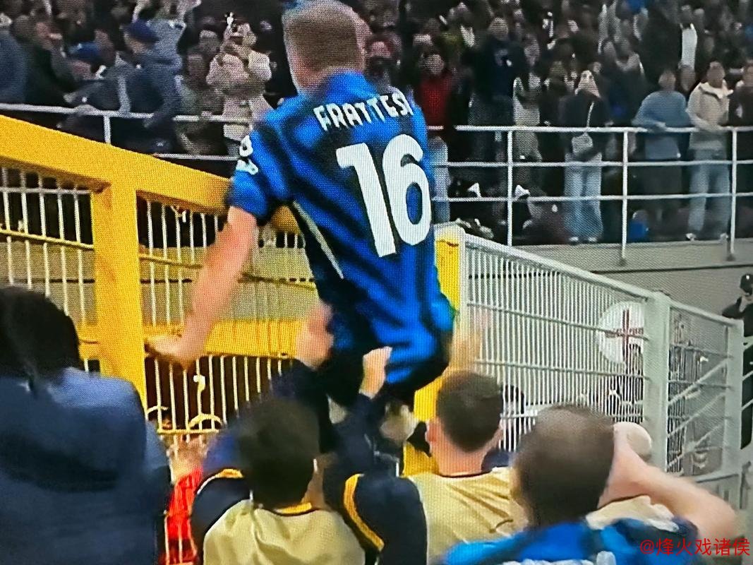 弗拉泰西：从前锋到中场的被迫转型