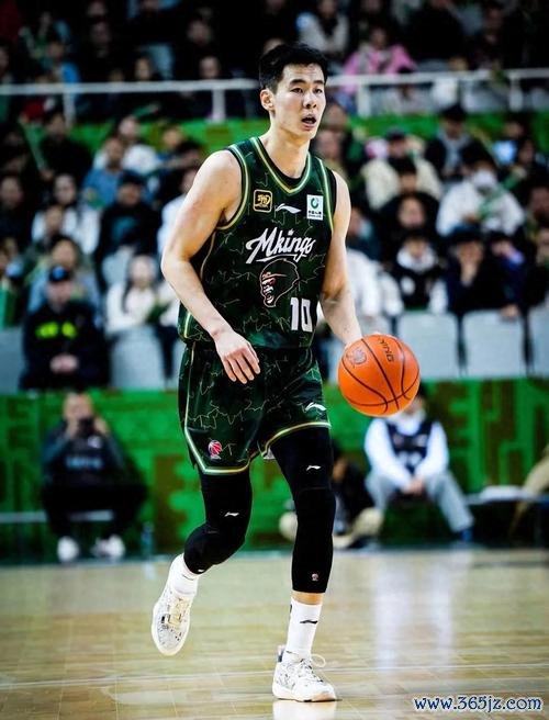 郭昊文砍下20分同曦惜败浙江，余嘉豪16分琼斯狂轰29分