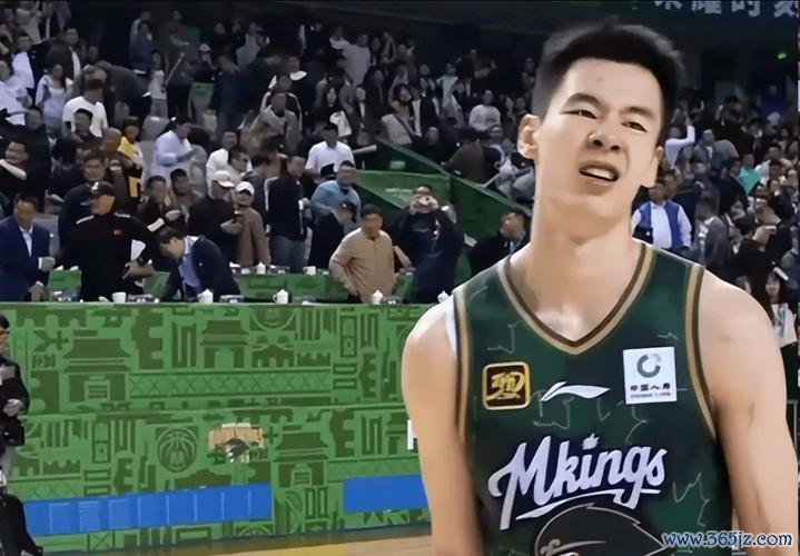 郭昊文砍下20分同曦惜败浙江，余嘉豪16分琼斯狂轰29分